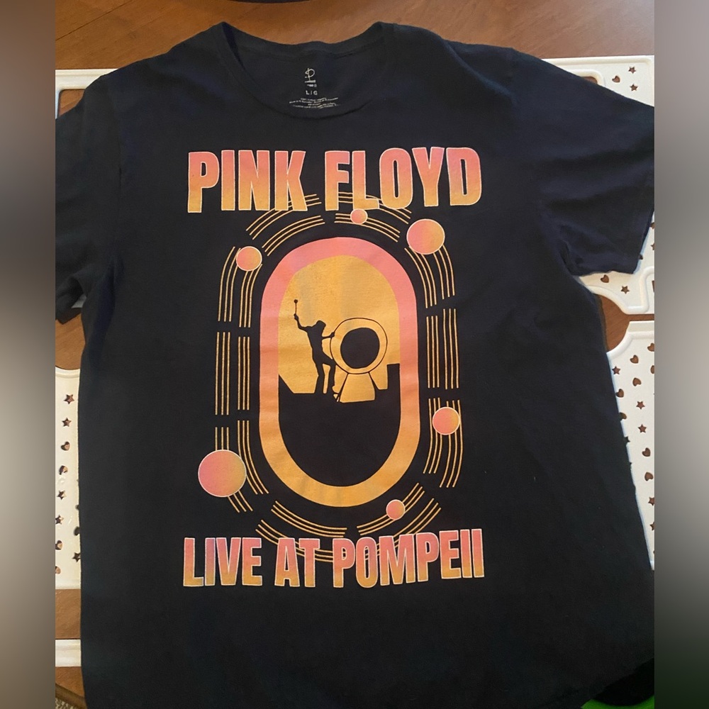 NWOT “Pink Floyd” T-Shirt. Black Size Large